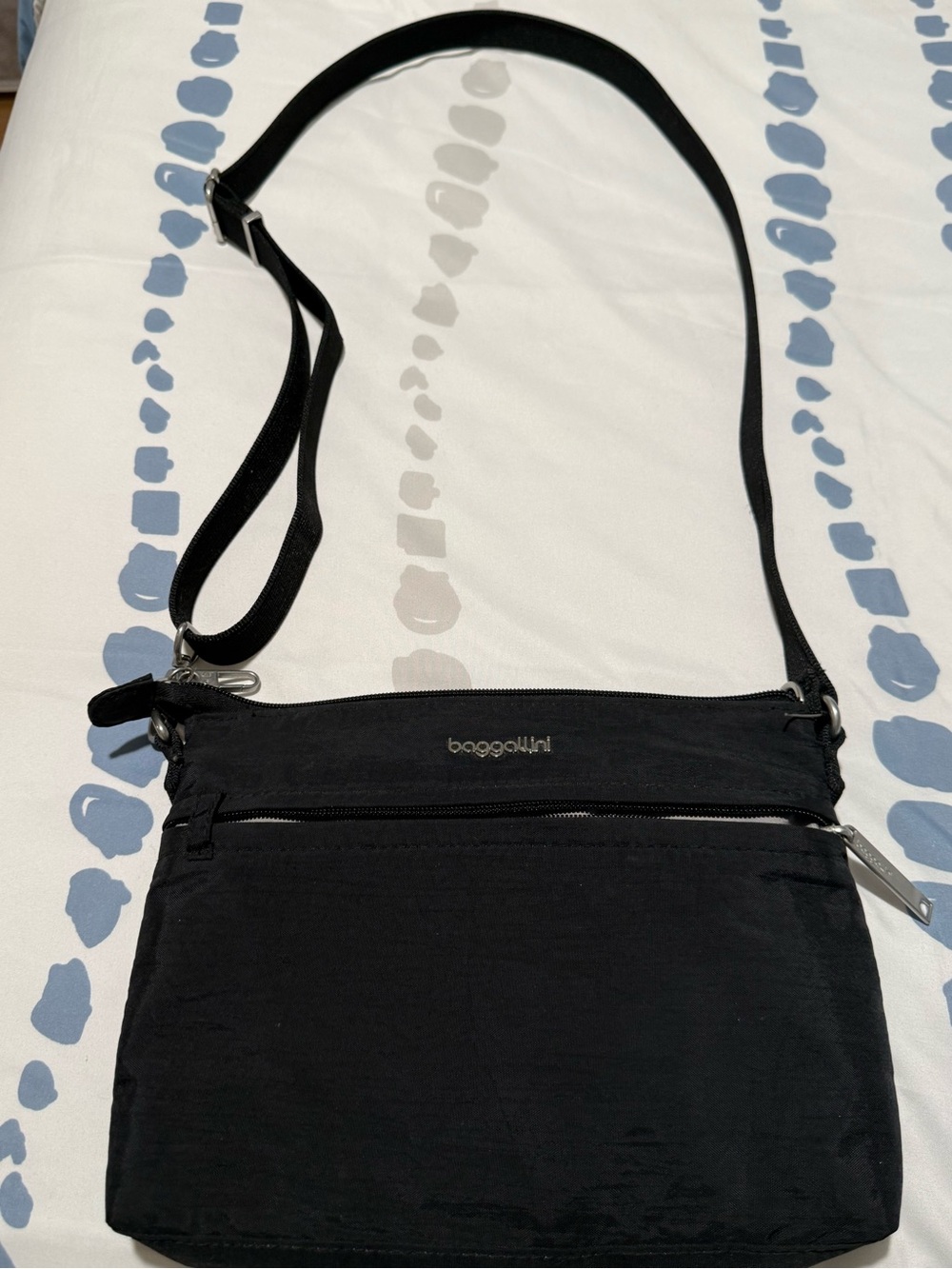 Baggallini Black Lightweight Anti Theft Crossbody Bag